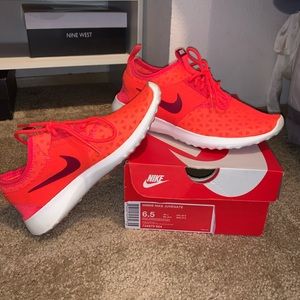 Women’s Nike juvenate sneakers